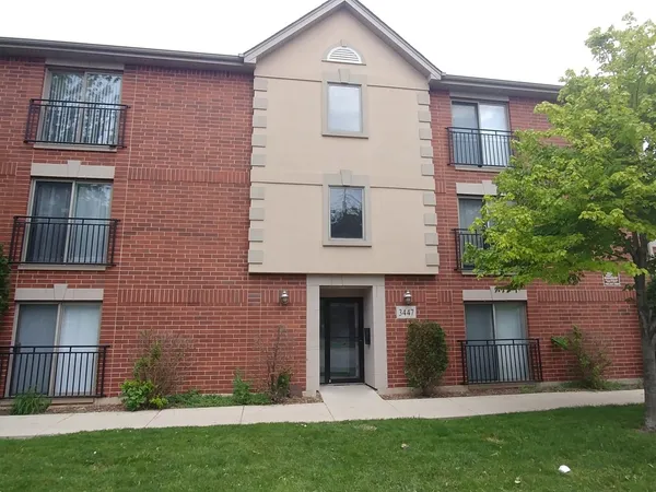 $189,900 | 3447 Ridgeland Avenue, Unit 103, Berwyn, IL 60402
