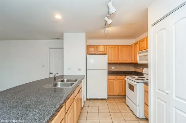 $189,900 | 3447 Ridgeland Avenue, Unit 103, Berwyn, IL 60402