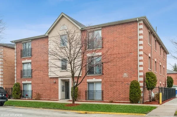 $189,900 | 3447 Ridgeland Avenue, Unit 103, Berwyn, IL 60402