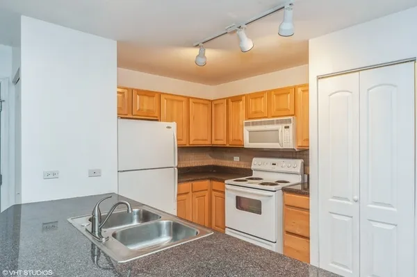 $189,900 | 3447 Ridgeland Avenue, Unit 103, Berwyn, IL 60402