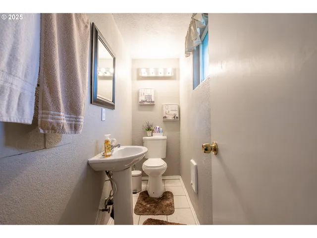 $385,000 | 2440 Vallejo Street Northeast, Salem, OR 97301