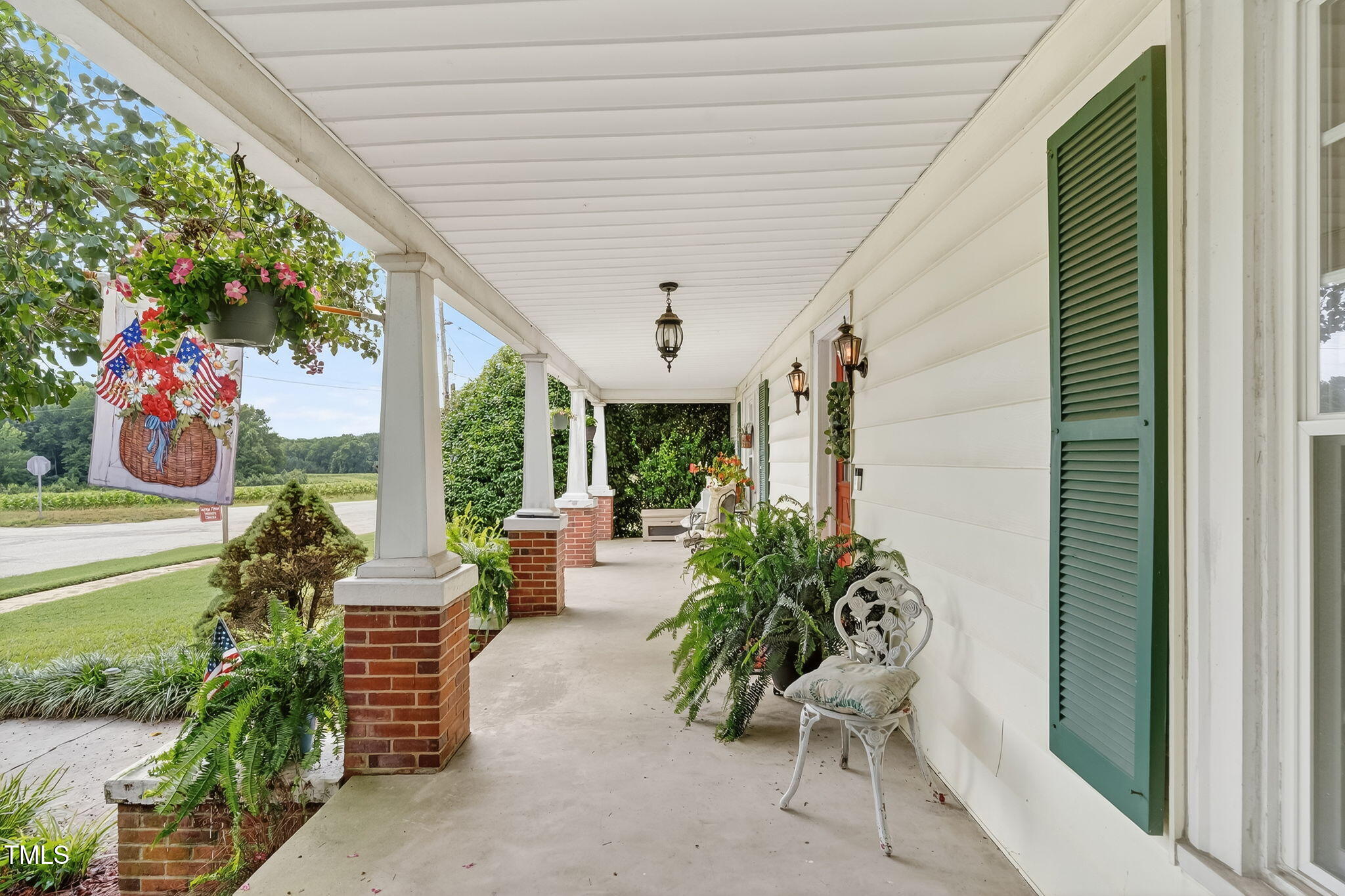 301 2nd Street Spring Hope, NC 27882 - Photo 7 of 49 a lobby with furniture and garden