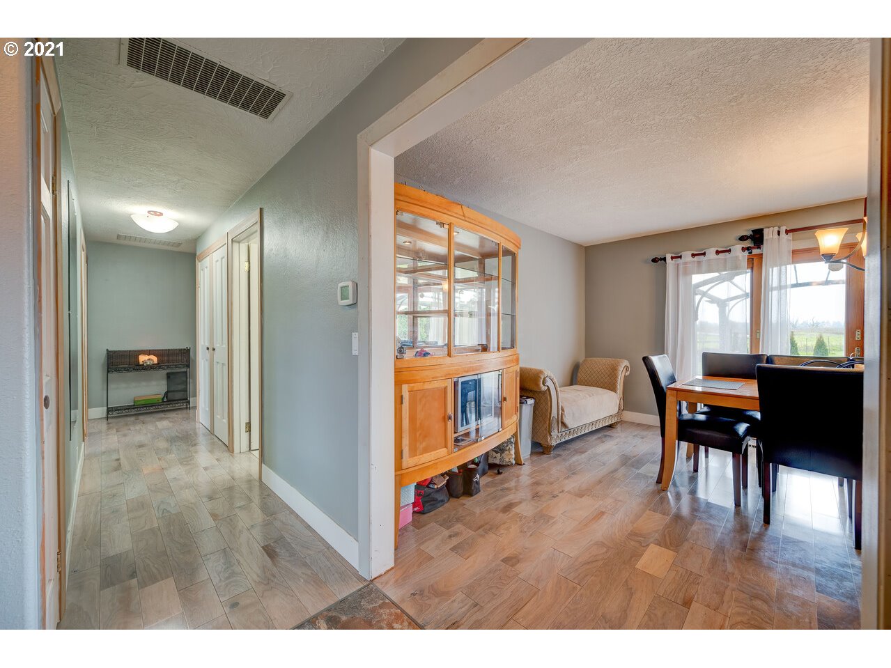 5674 Hazelgreen Road Northeast Salem, OR 97305 - Photo 12 of 29 Gallery Image 12