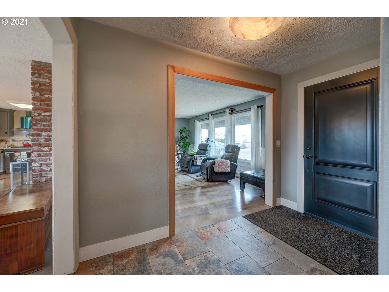 5674 Hazelgreen Road Northeast Salem, OR 97305 - Photo 13 of 29 Gallery Image 13