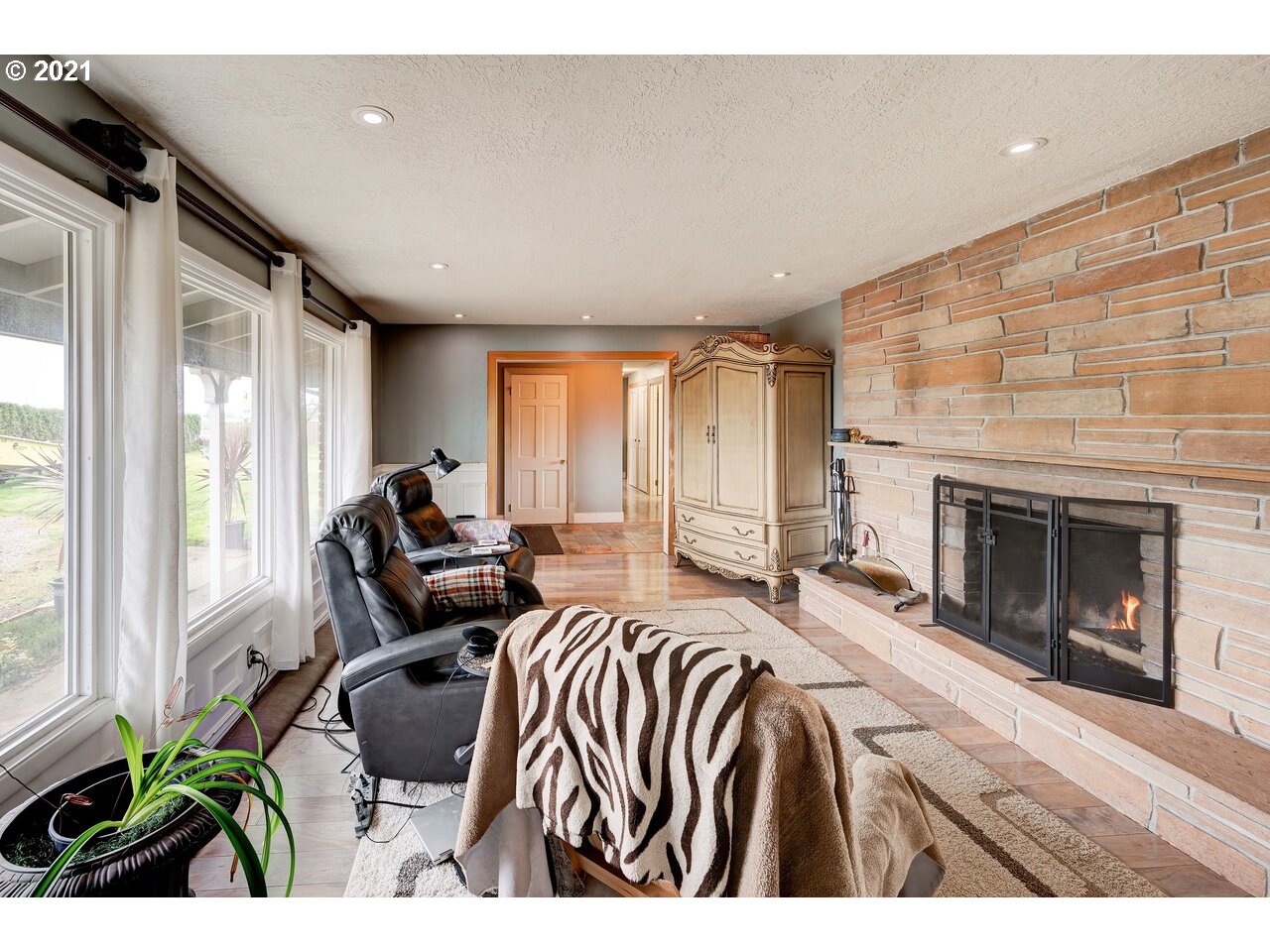 5674 Hazelgreen Road Northeast Salem, OR 97305 - Photo 16 of 29 Gallery Image 16