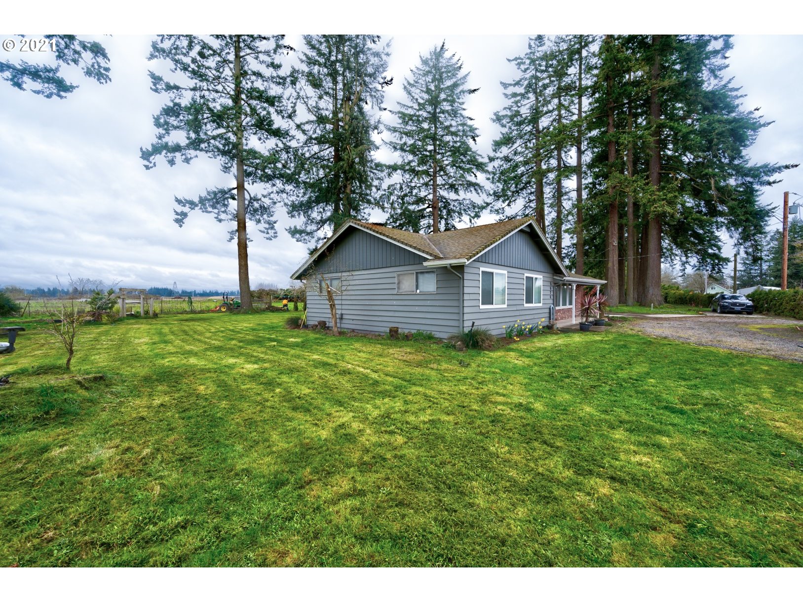 5674 Hazelgreen Road Northeast Salem, OR 97305 - Photo 6 of 29 Gallery Image 6