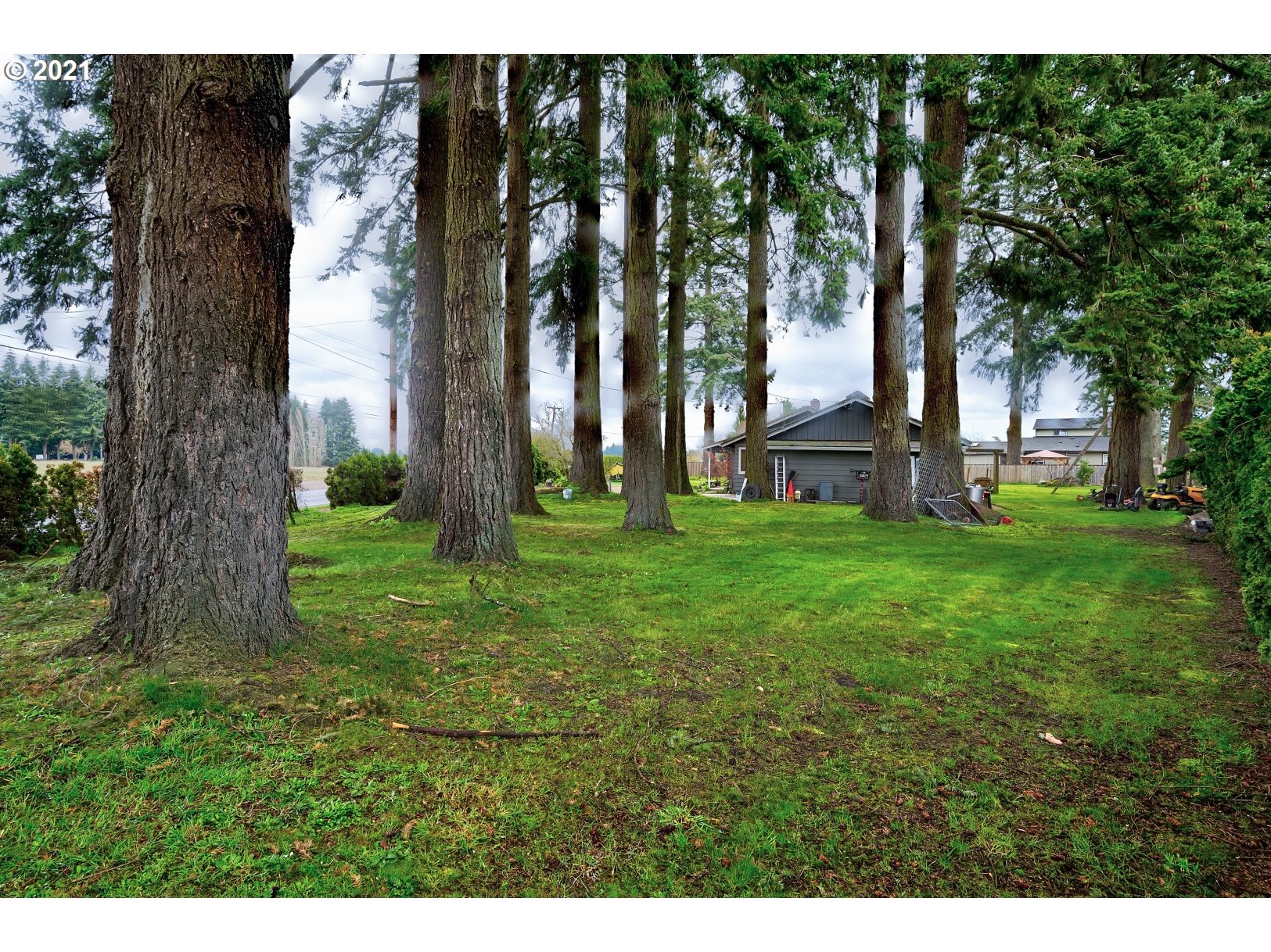 5674 Hazelgreen Road Northeast Salem, OR 97305 - Photo 7 of 29 Gallery Image 7