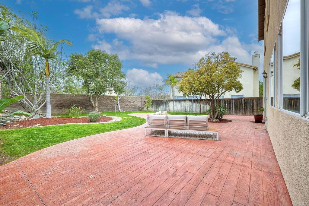 1120 Lassen Peak Place Chula Vista, CA 91913 - Photo 33 of 48 a view of a bench in a patio