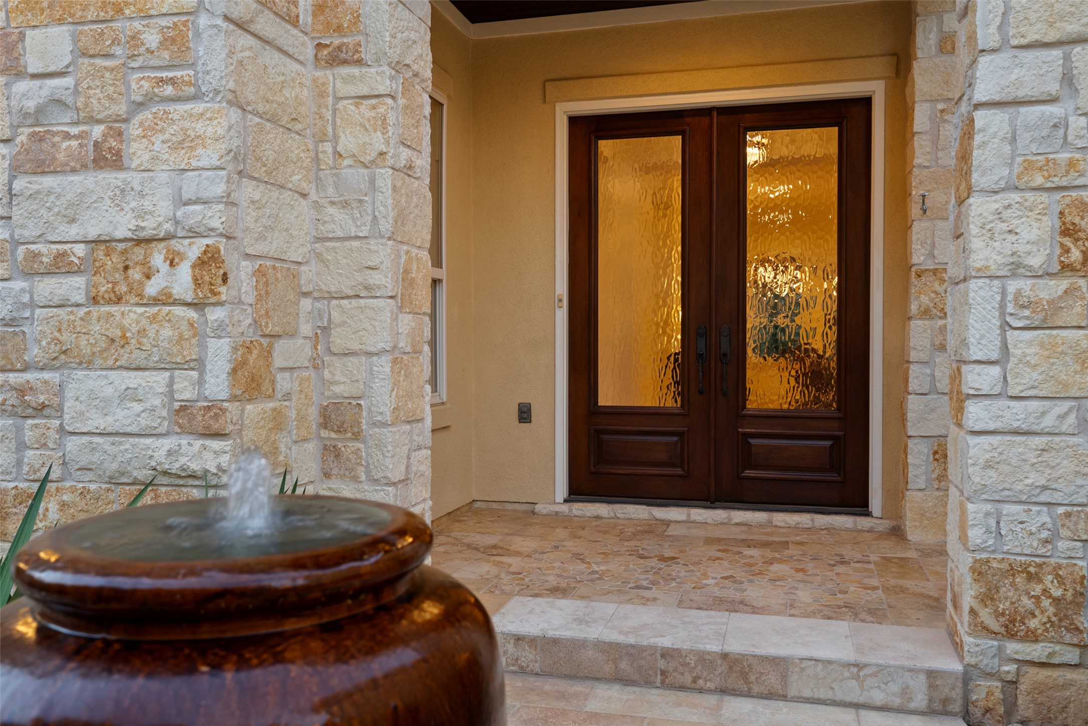 9308 Travertine Cove Austin, TX 78735 - Photo 5 of 40 a bathroom with a sink and a mirror
