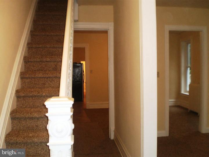 2905 Kutztown Road Reading, PA 19605 - Photo 3 of 20 Hallway