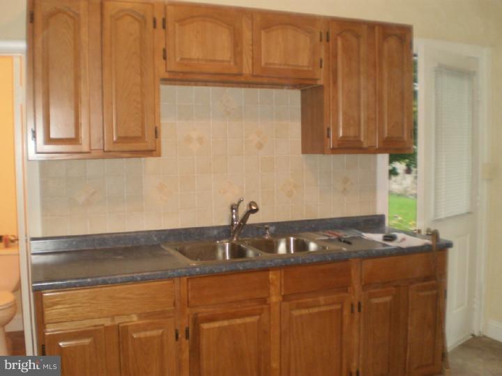2905 Kutztown Road Reading, PA 19605 - Photo 6 of 20 Kitchen