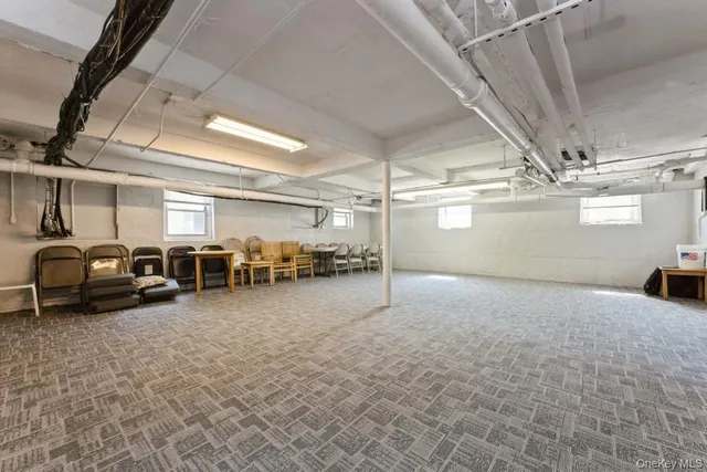 a view of a parking area