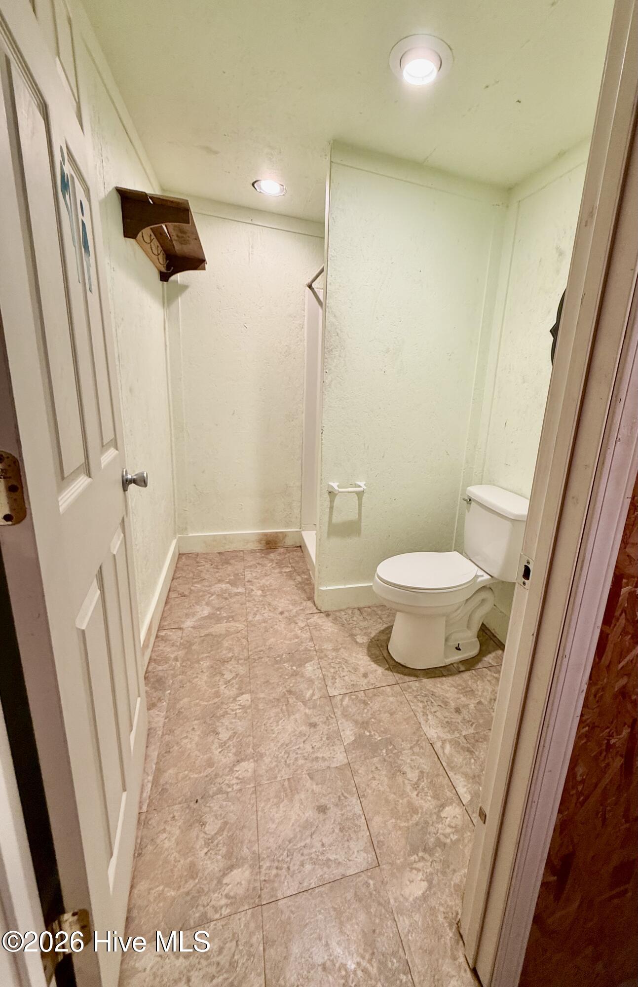 2898 Wallace Family Road Kinston, NC 28501 - Photo 25 of 58 Bath in workshop