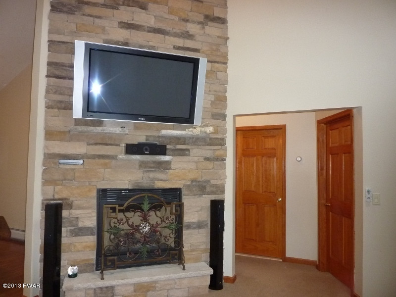 201 Maple Ridge Drive Hawley, PA 18428 - Photo 10 of 52