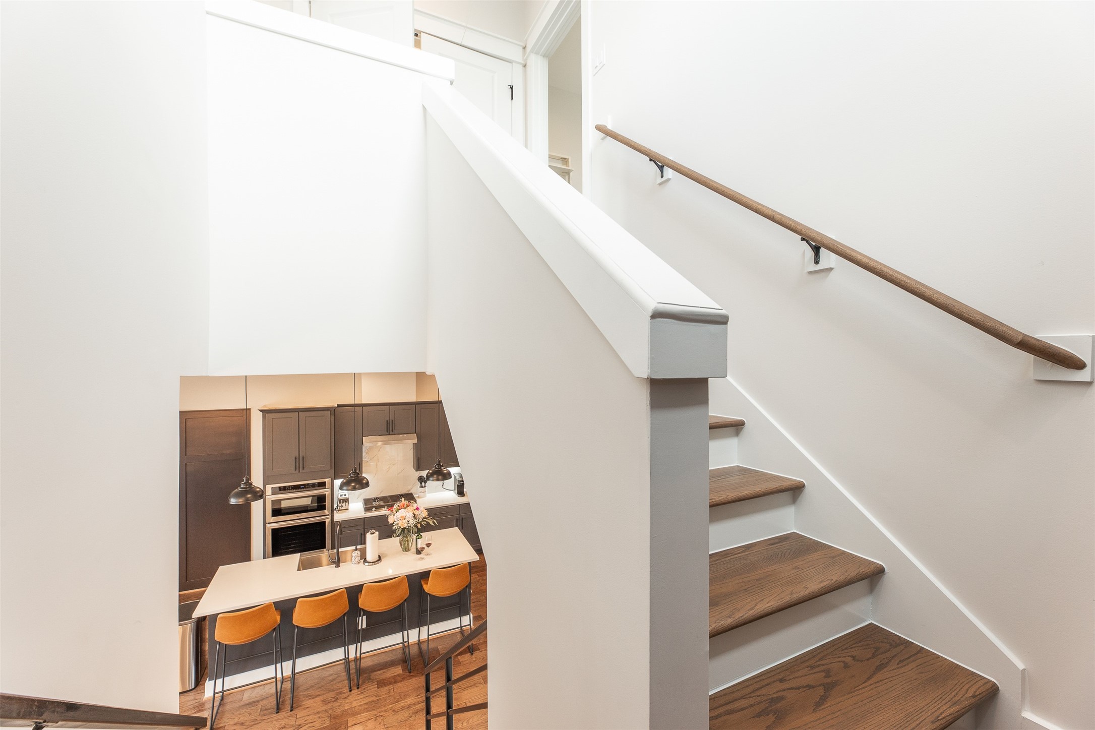 605 Middle Street Houston, TX 77003 - Photo 27 of 33 a view of entryway with workspace