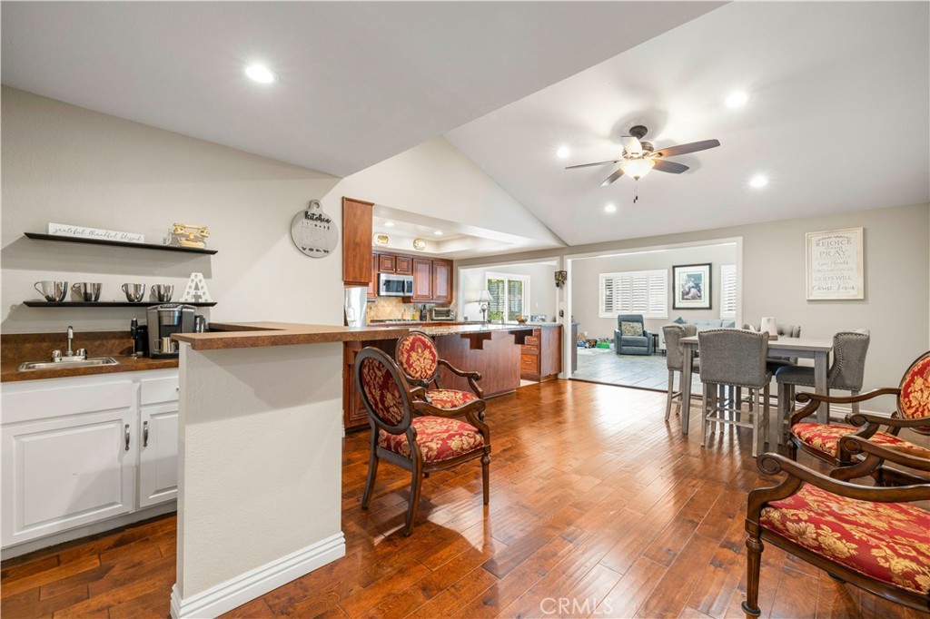 18770 Tribune Street Porter Ranch, CA 91326 - Photo 7 of 30 Wet Bar and Eat-in Area