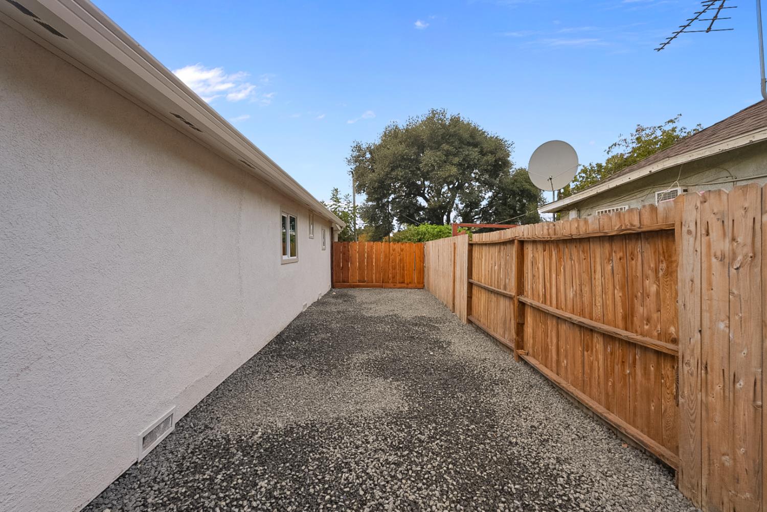 1715 Dallas Street Modesto, CA 95358 - Photo 31 of 35 a view of a backyard