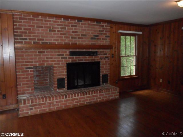 11532 Poplar Ridge Road North Chesterfield, VA 23236 - Photo 5 of 7 a living room with a fireplace