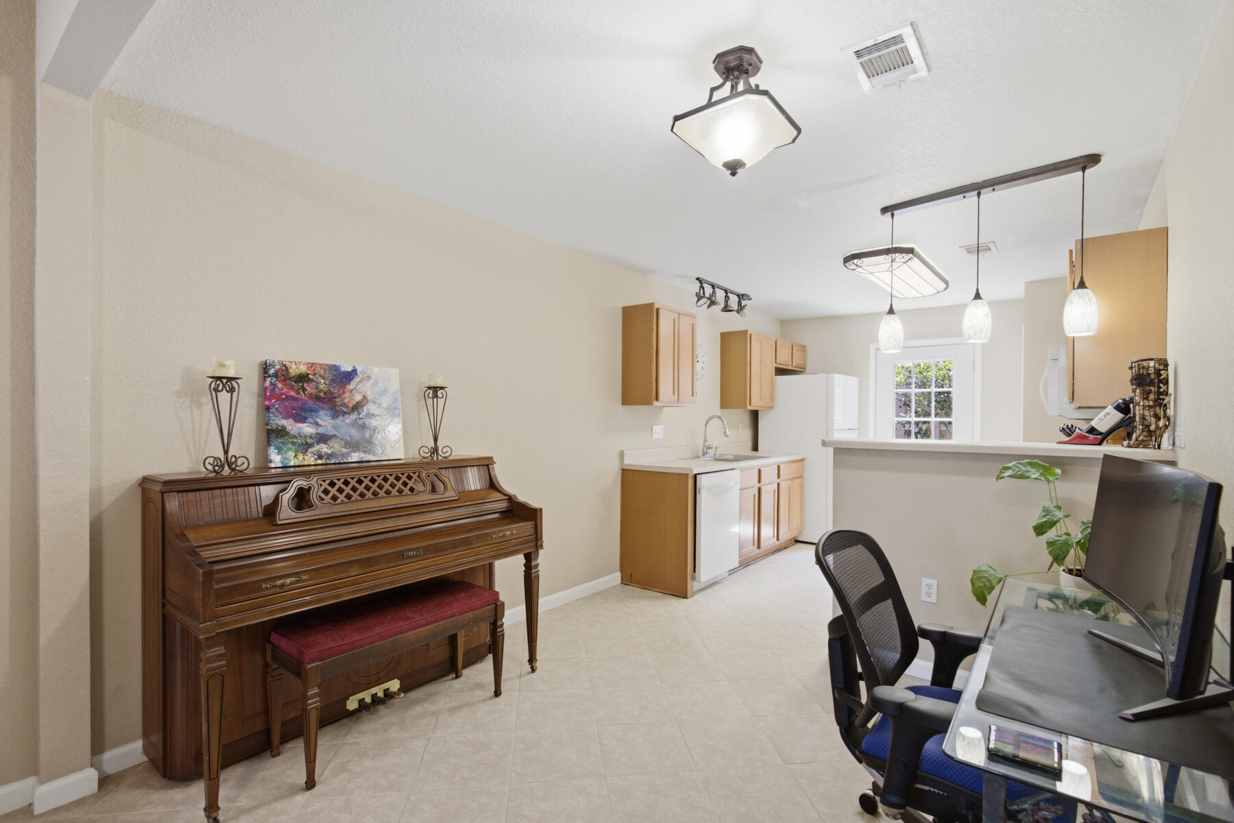 1014 Airport Road, Unit 173 Destin, FL 32541 - Photo 5 of 18 Dining Area/Flex Space
