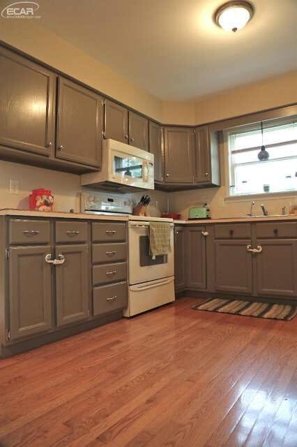 2525 South State Road Davison, MI 48423 - Photo 8 of 39 20442675-7.JPG