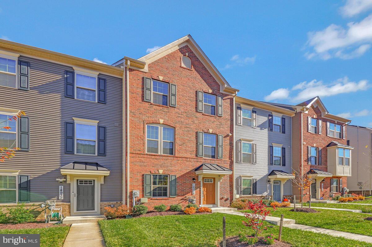 14934 Ring House Road Brandywine, MD 20613 - Photo 3 of 34 a front view of a residential apartment building with a yard