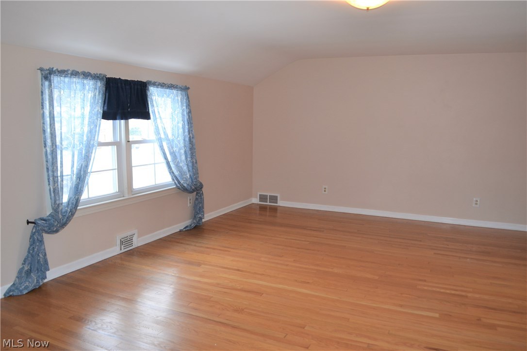 4860 Fairlawn Road Cleveland, OH 44124 - Photo 7 of 14