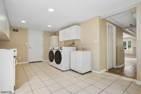 $945,000 | 63 Edgewood Drive, Florham Park, NJ 07932