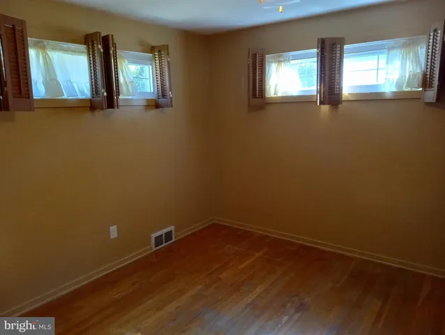 a view of empty room with window