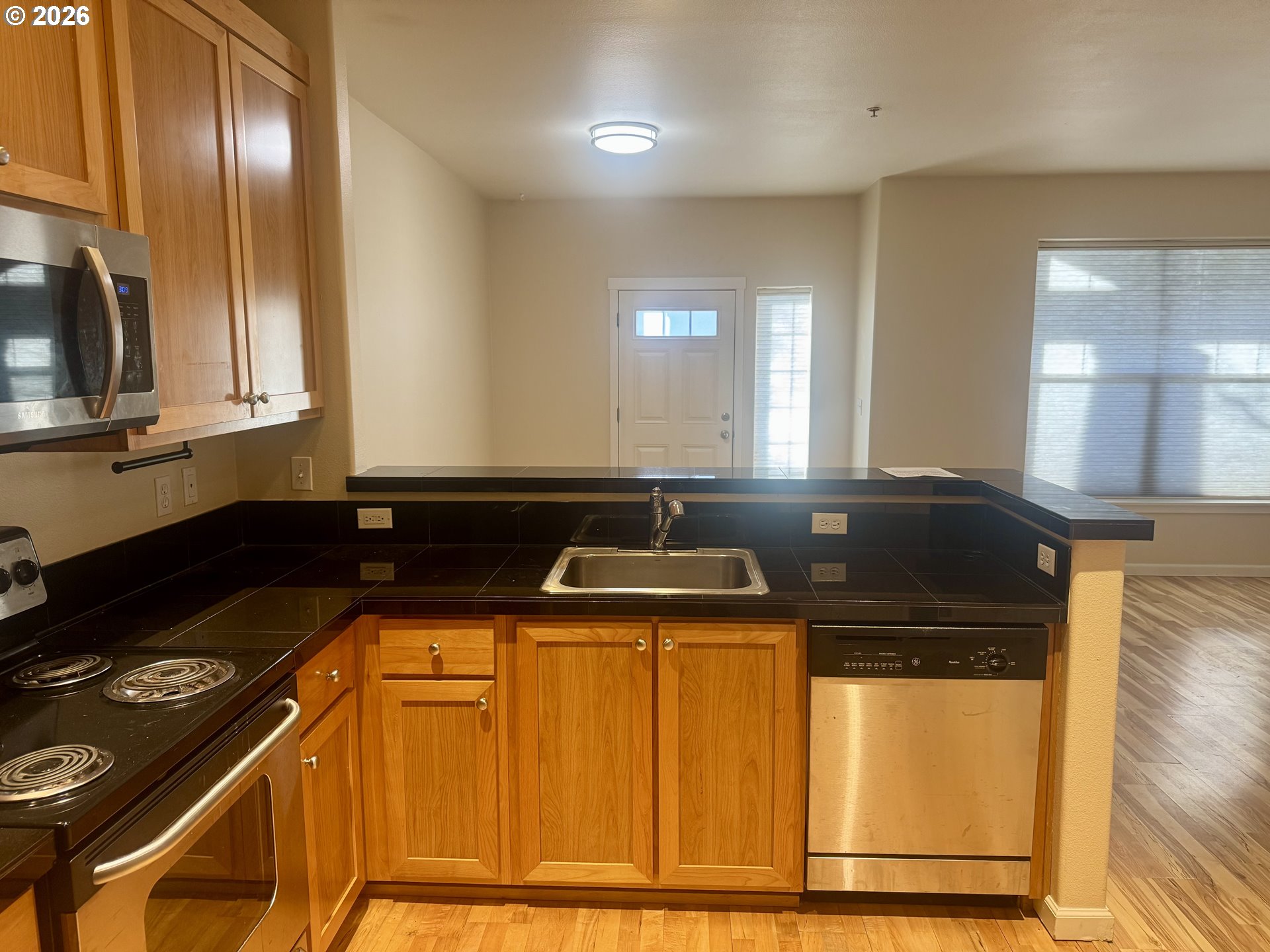 1010 Southwest 170th Avenue, Unit 101 Beaverton, OR 97003 - Photo 6 of 12