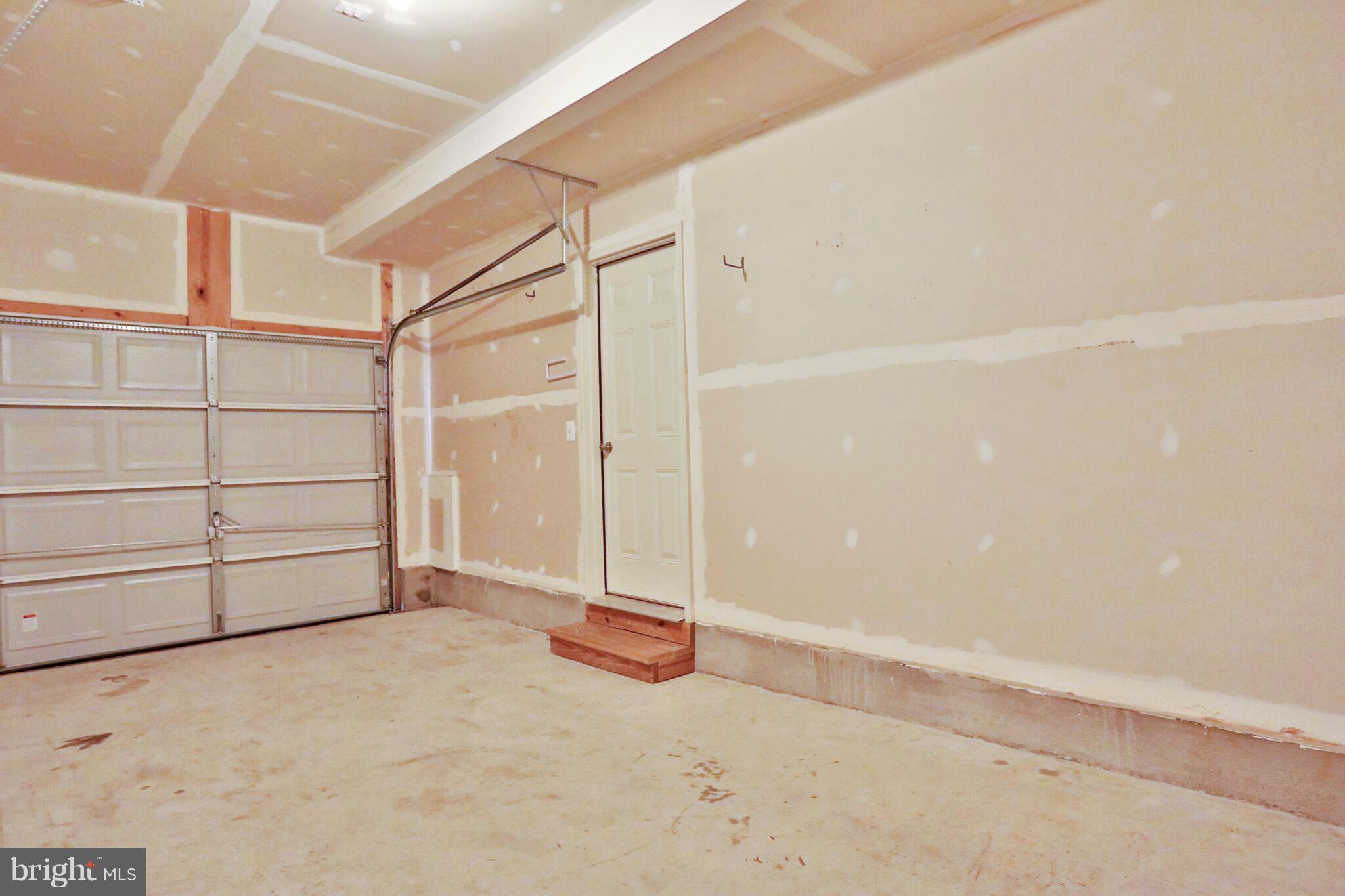 12925 Yellow Jacket Road Hagerstown, MD 21740 - Photo 12 of 29 Garage
