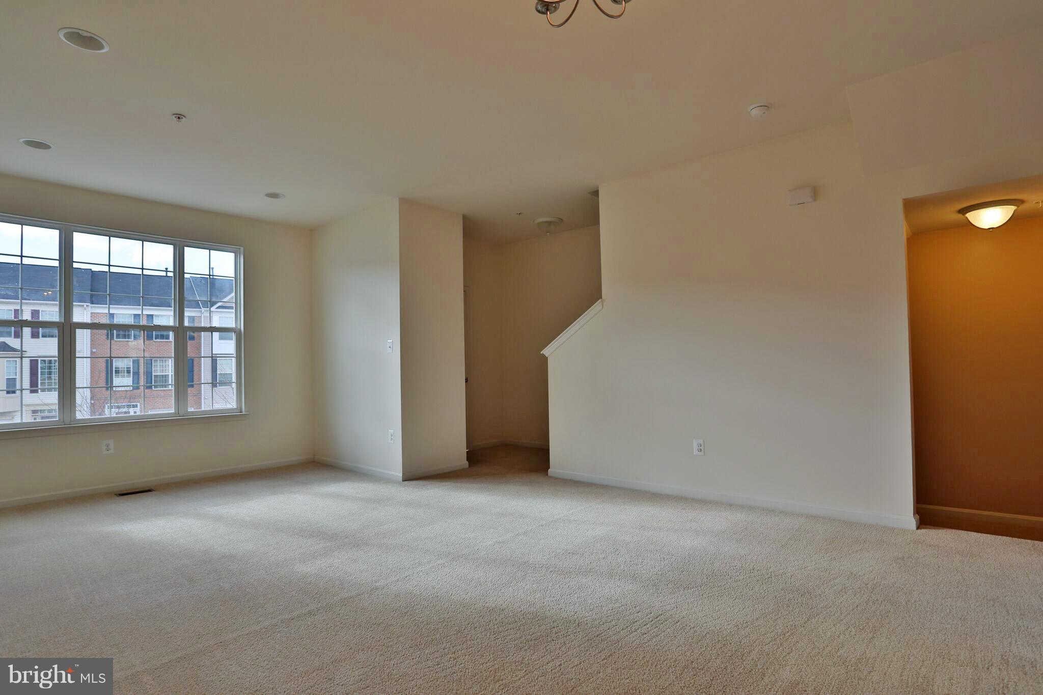 12925 Yellow Jacket Road Hagerstown, MD 21740 - Photo 14 of 29 Living Room