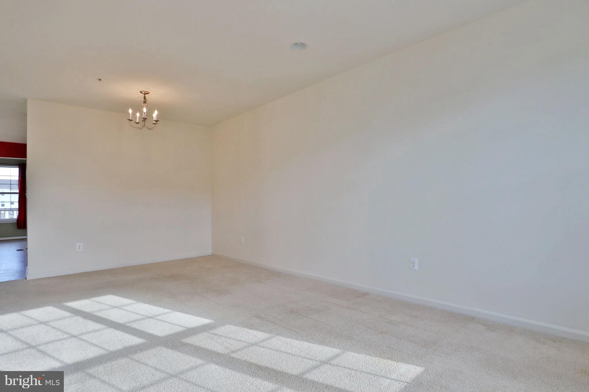 12925 Yellow Jacket Road Hagerstown, MD 21740 - Photo 16 of 29 Living Room