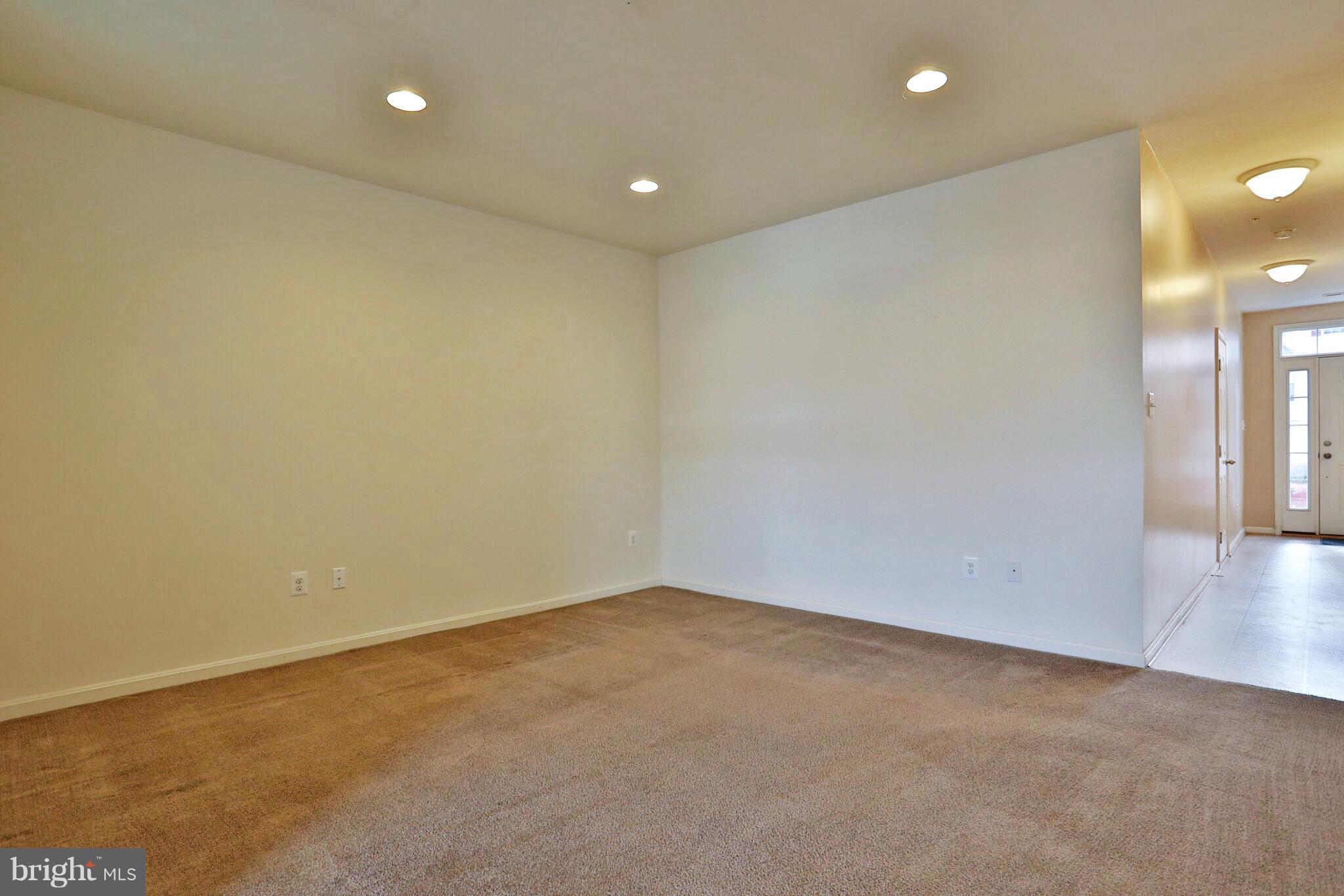 12925 Yellow Jacket Road Hagerstown, MD 21740 - Photo 8 of 29 Living Room