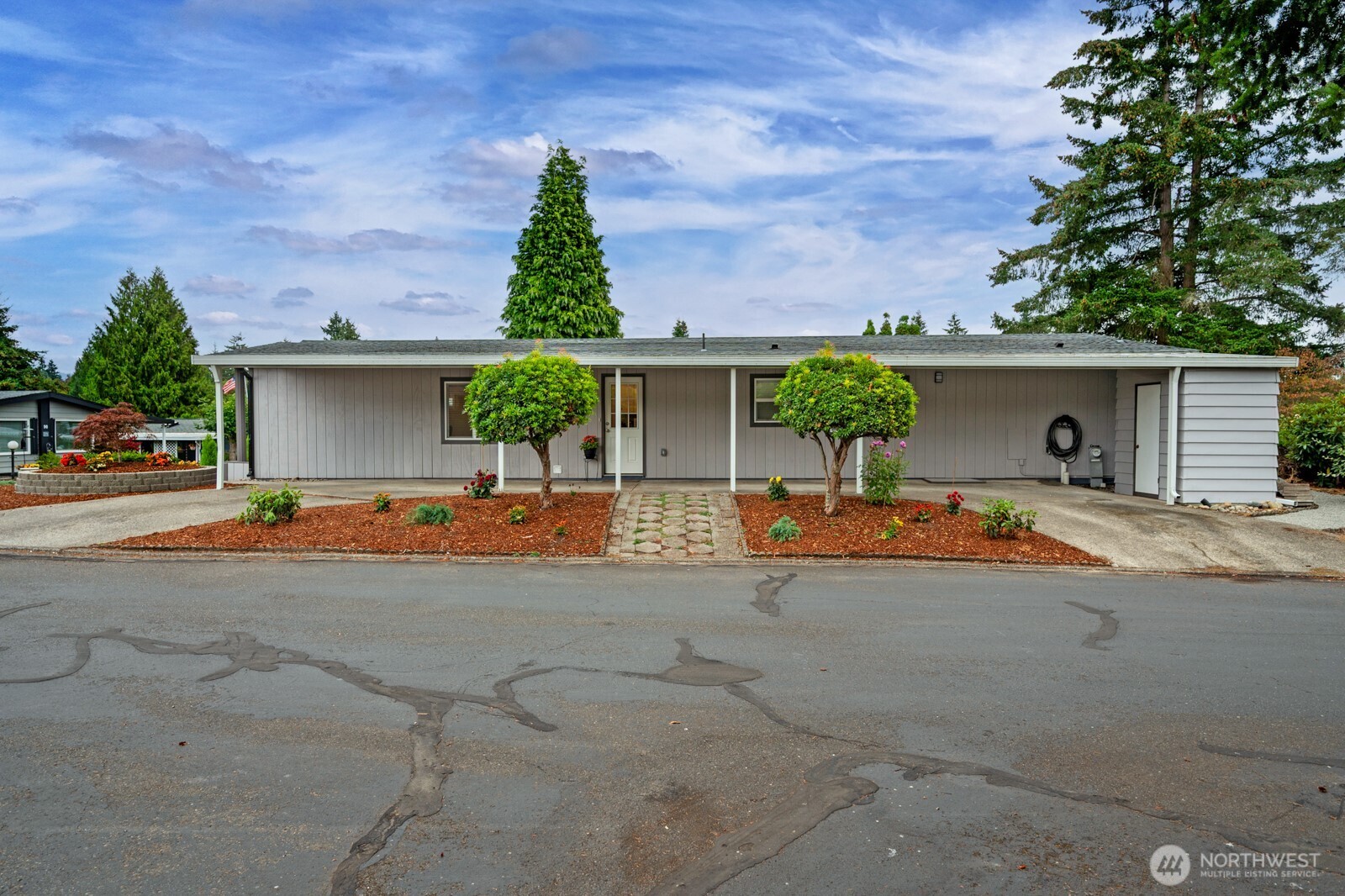 201 Union Avenue Southeast, Unit 13 Renton, WA 98059 - Photo 3 of 32 Gallery Image 3