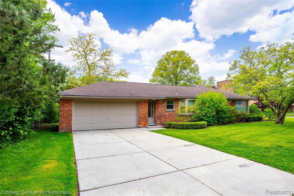 401 Barclay Grosse Pointe, MI 48236 - Photo 4 of 39