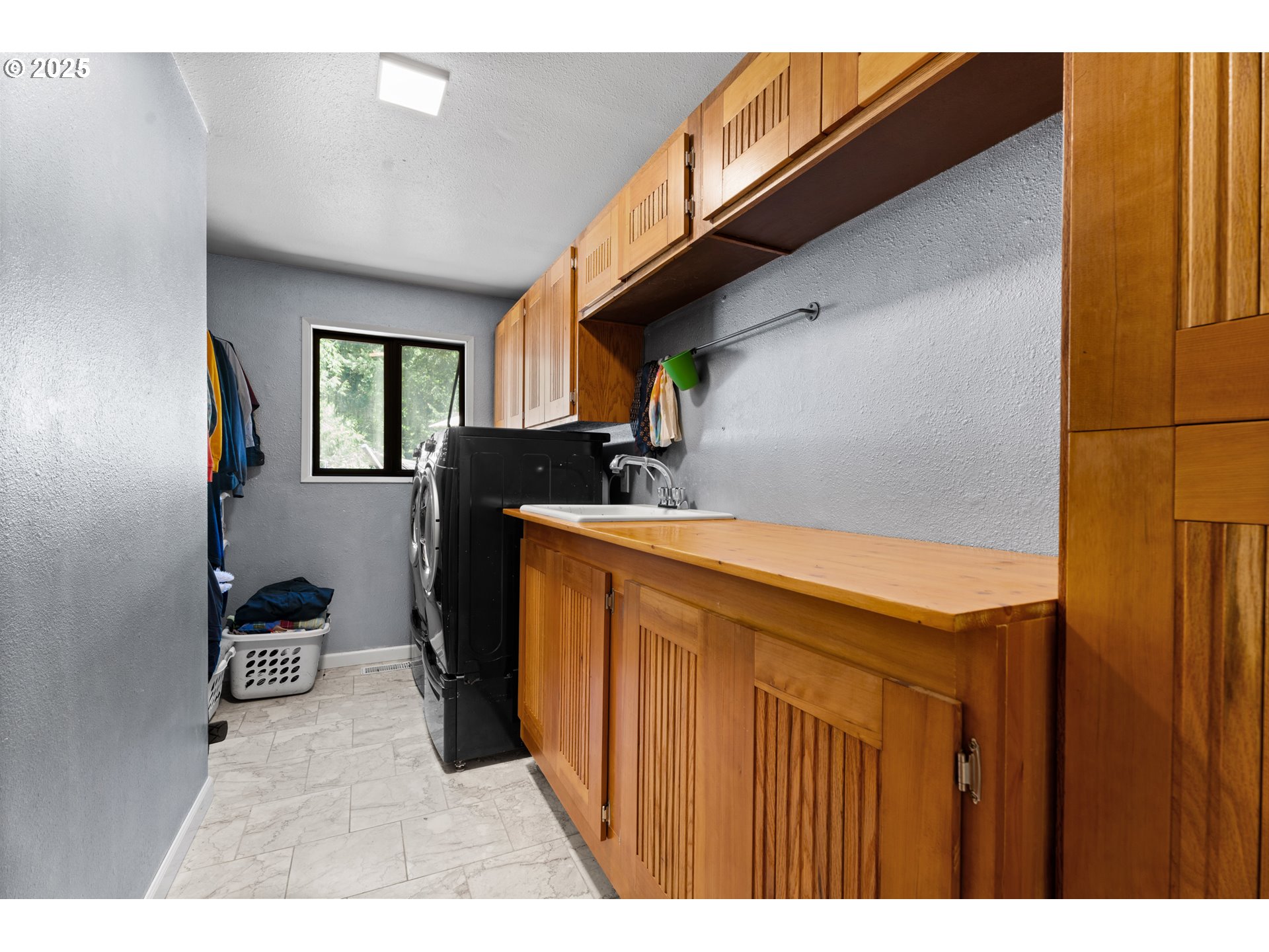 35650 Southeast Barnum Road Sandy, OR 97055 - Photo 21 of 35 a utility room with closet dryer and washer
