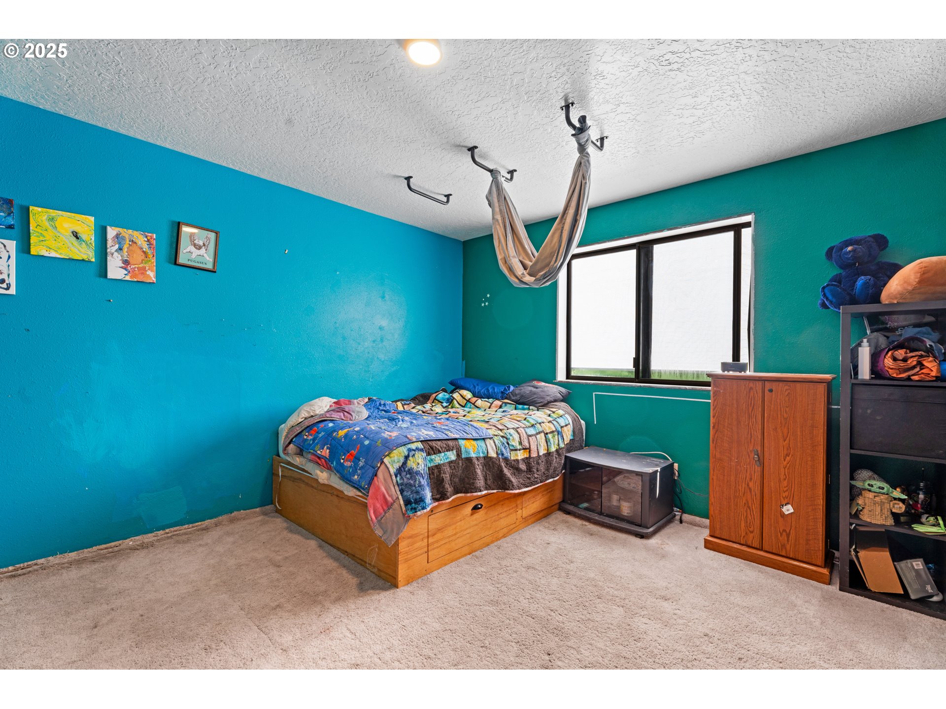 35650 Southeast Barnum Road Sandy, OR 97055 - Photo 32 of 35 a bedroom with a bed table and window