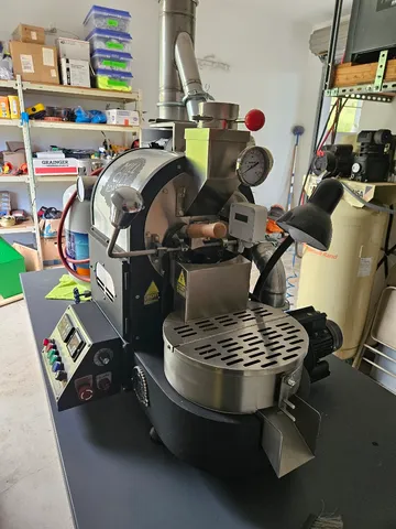 a view of a house with a small yard