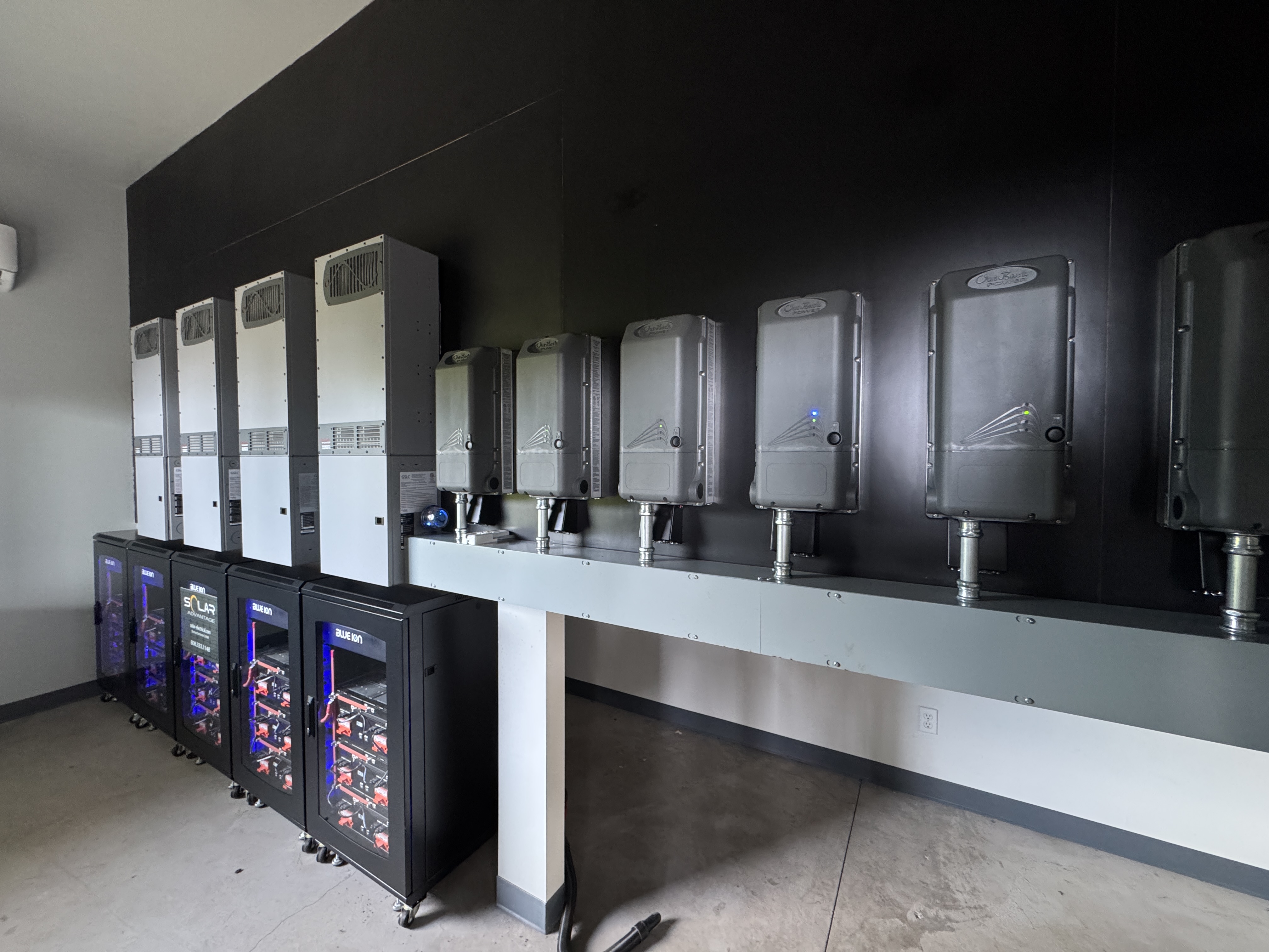 87-2854 Hawaii Belt Road Captain Cook, HI 96704 - Photo 30 of 30 a large bathroom with double vanity and a large mirror