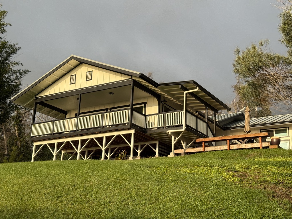 87-2854 Hawaii Belt Road Captain Cook, HI 96704 - Photo 6 of 30 a view of a big yard with table and chairs