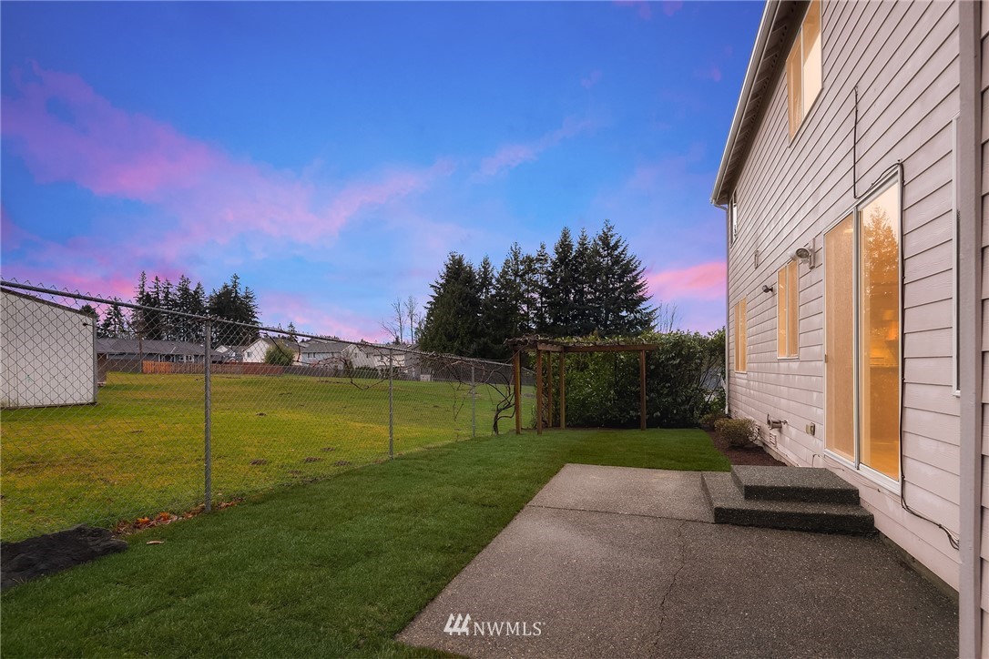 4209 Northeast 27th Place Renton, WA 98059 - Photo 34 of 35 a view of a garden with an outdoor space