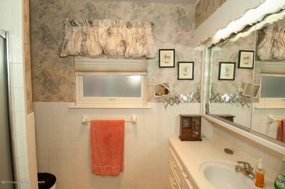 3707 Kingston Road Amarillo, TX 79109 - Photo 19 of 35 MASTER BATH VIEW 1