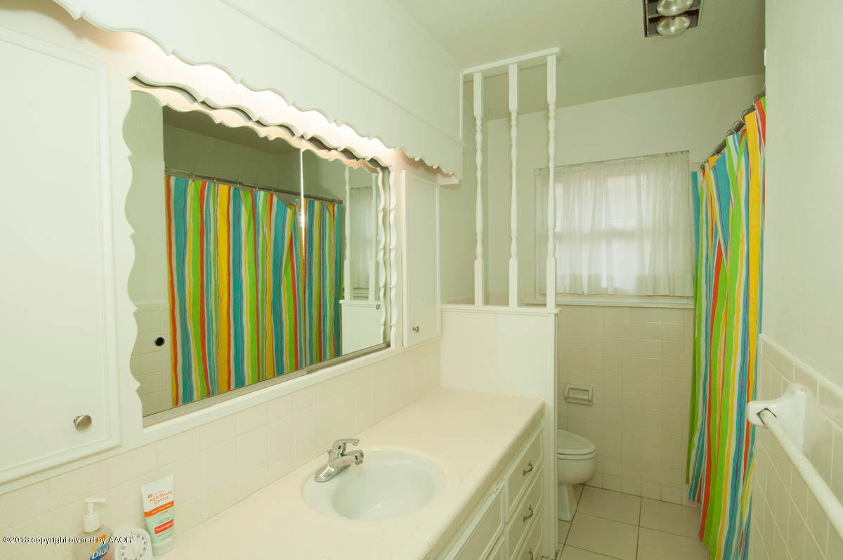 3707 Kingston Road Amarillo, TX 79109 - Photo 24 of 35 BATHROOM 2 VIEW 1