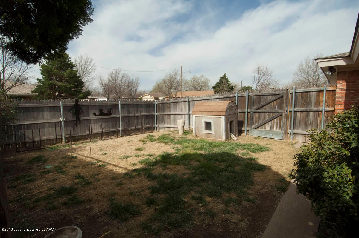3707 Kingston Road Amarillo, TX 79109 - Photo 31 of 35 DOG RUN VIEW 1