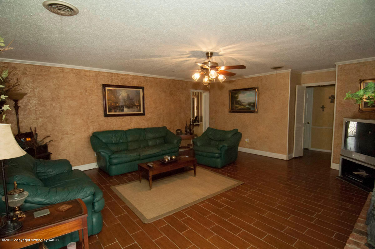 3707 Kingston Road Amarillo, TX 79109 - Photo 4 of 35 LIVING VIEW 1