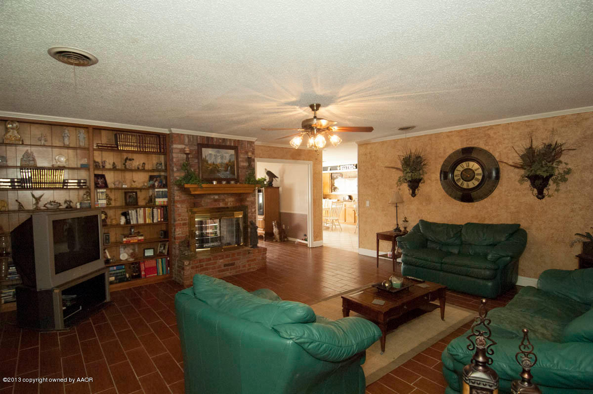 3707 Kingston Road Amarillo, TX 79109 - Photo 5 of 35 LIVING VIEW 2