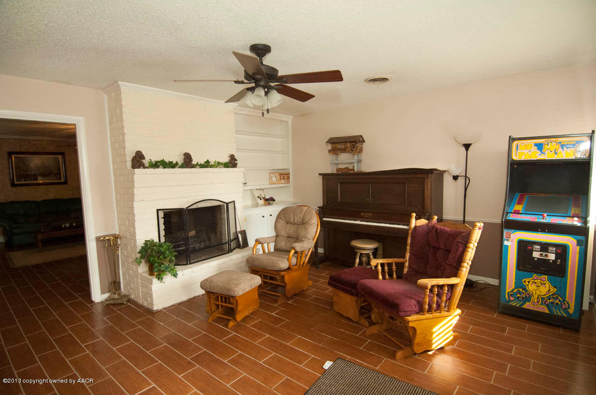 3707 Kingston Road Amarillo, TX 79109 - Photo 7 of 35 DEN VIEW 1