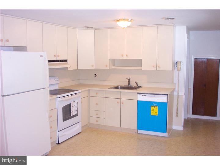 777 Valley Road Warminster, PA 18974 - Photo 3 of 11 Kitchen