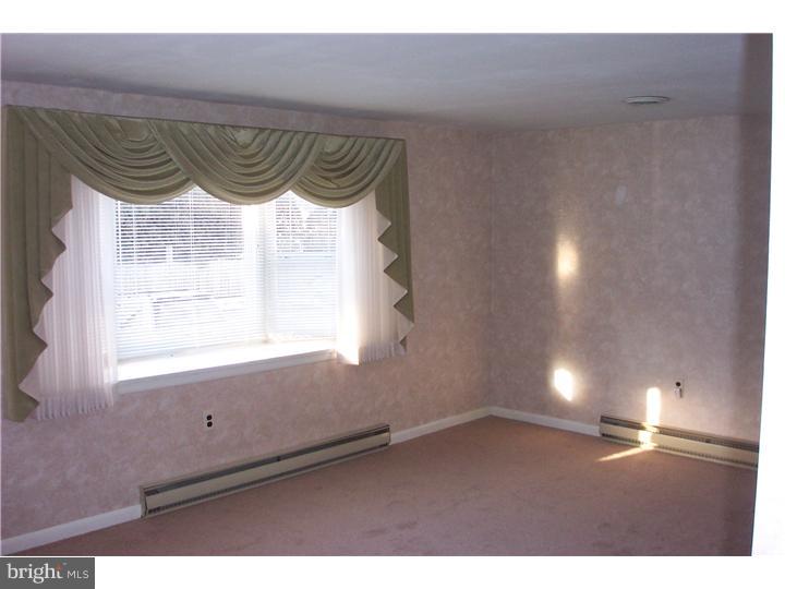 777 Valley Road Warminster, PA 18974 - Photo 4 of 11 Living Room