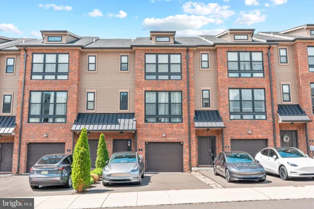 $649,000 | 8 Sienna Place, Feasterville-Trevose, PA 19053